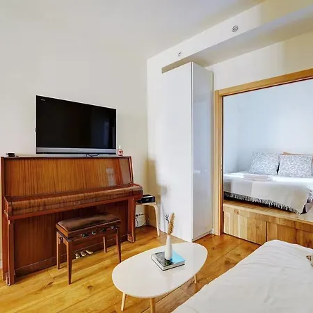 Cosy - Eiffel Tower *