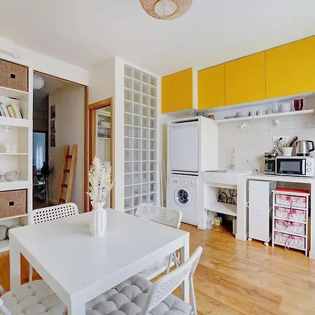 Cosy - Eiffel Tower *